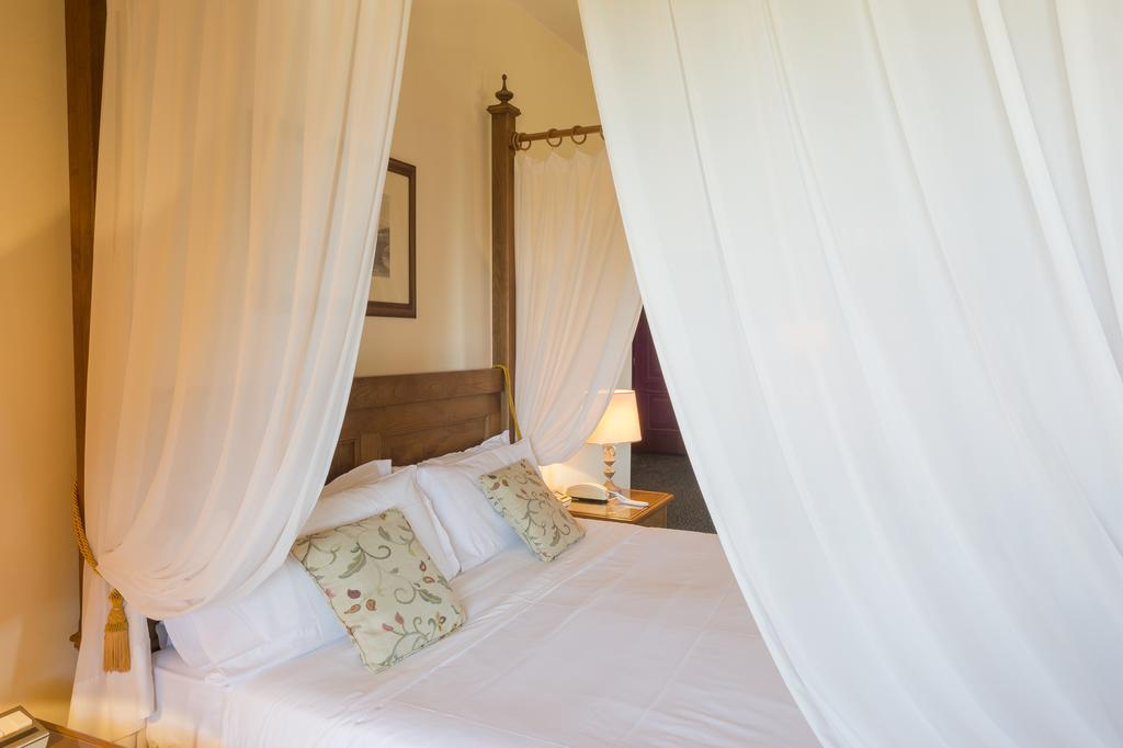 Castello Chiola Dimora Storica Hotel Лорето Апрутино Екстериор снимка
