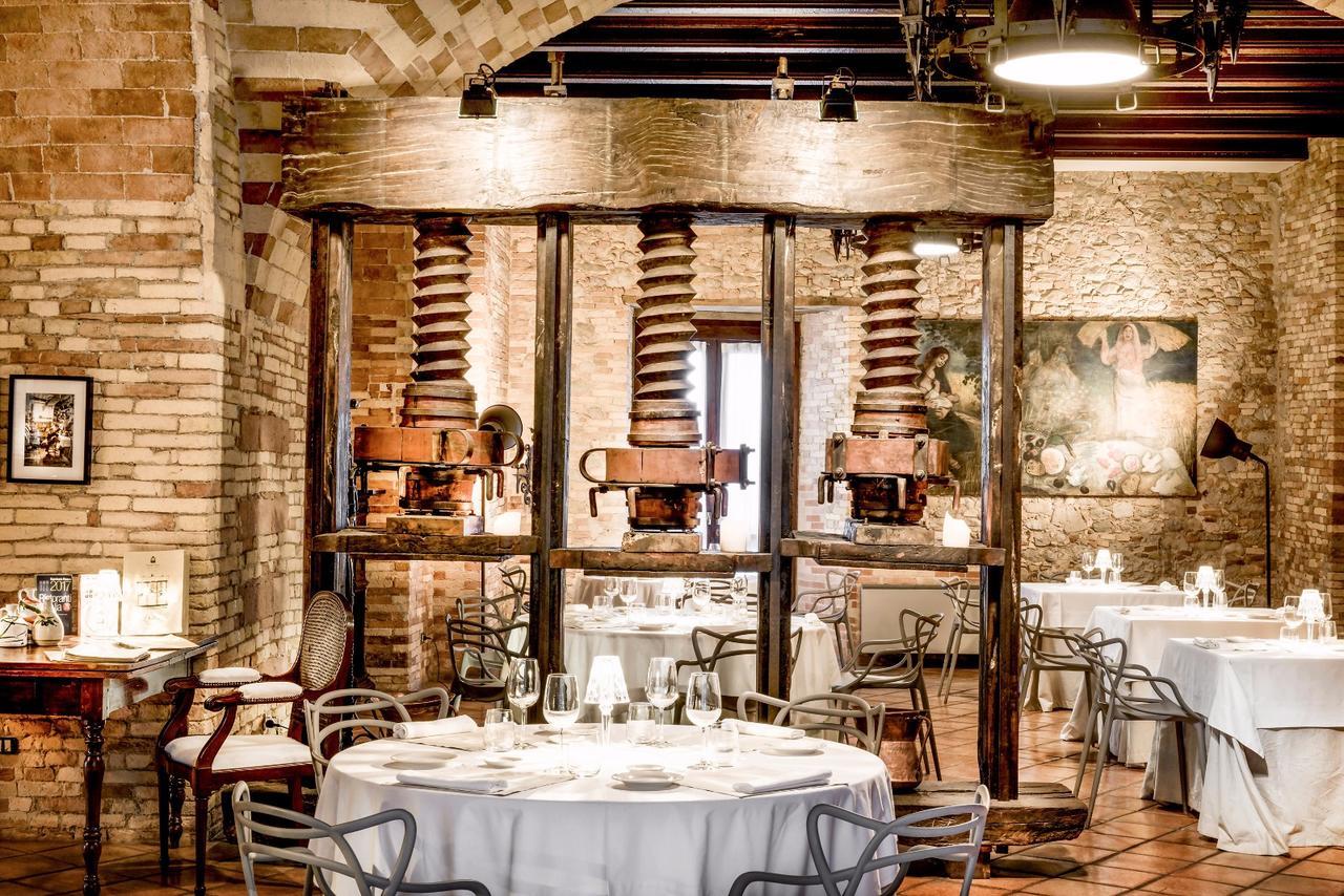 Castello Chiola Dimora Storica Hotel Лорето Апрутино Екстериор снимка