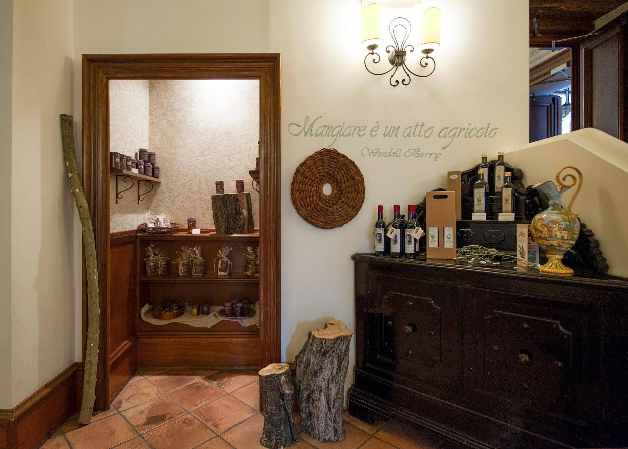 Castello Chiola Dimora Storica Hotel Лорето Апрутино Екстериор снимка