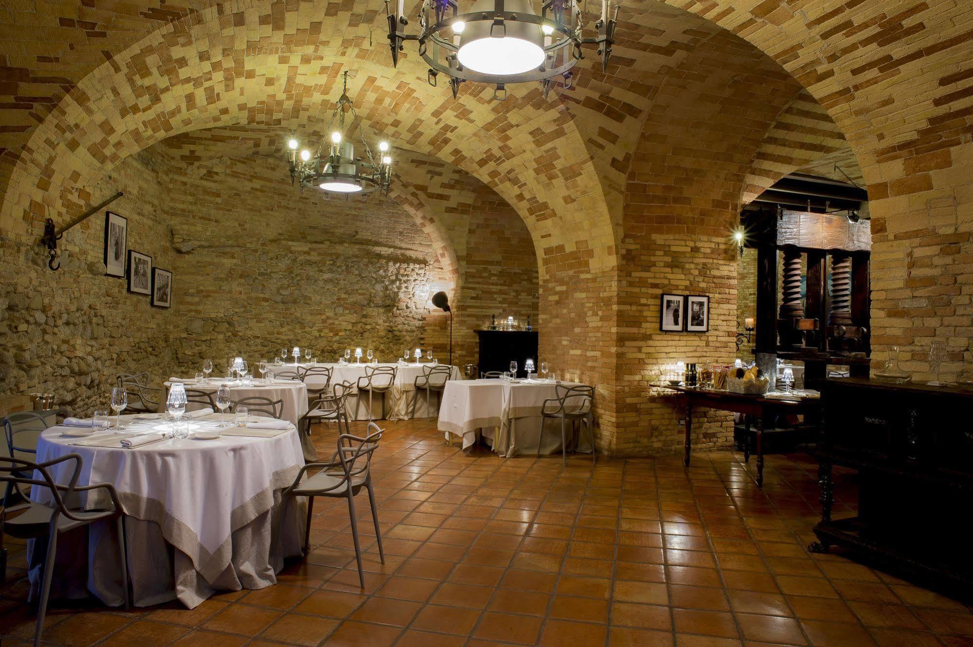 Castello Chiola Dimora Storica Hotel Лорето Апрутино Екстериор снимка