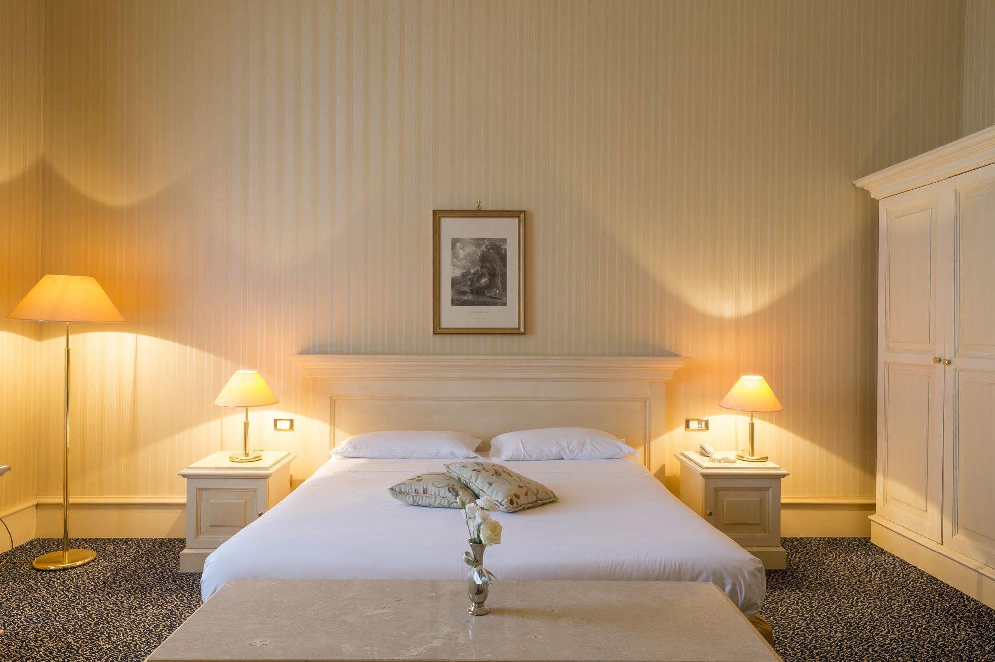 Castello Chiola Dimora Storica Hotel Лорето Апрутино Екстериор снимка