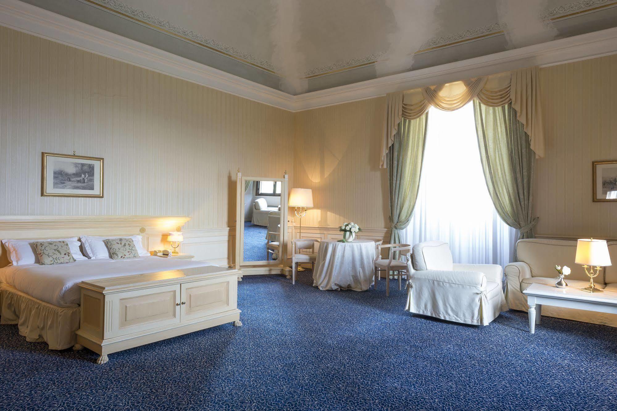 Castello Chiola Dimora Storica Hotel Лорето Апрутино Екстериор снимка