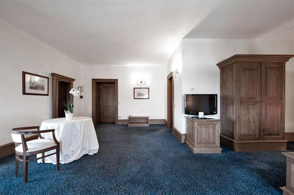 Castello Chiola Dimora Storica Hotel Лорето Апрутино Екстериор снимка