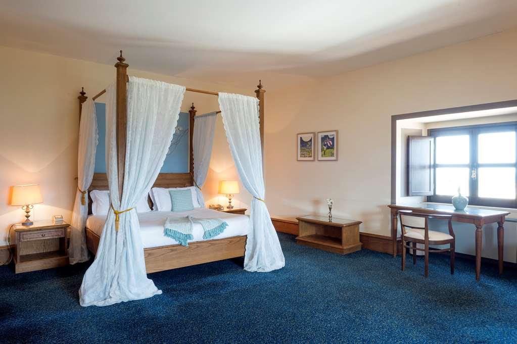 Castello Chiola Dimora Storica Hotel Лорето Апрутино Стая снимка